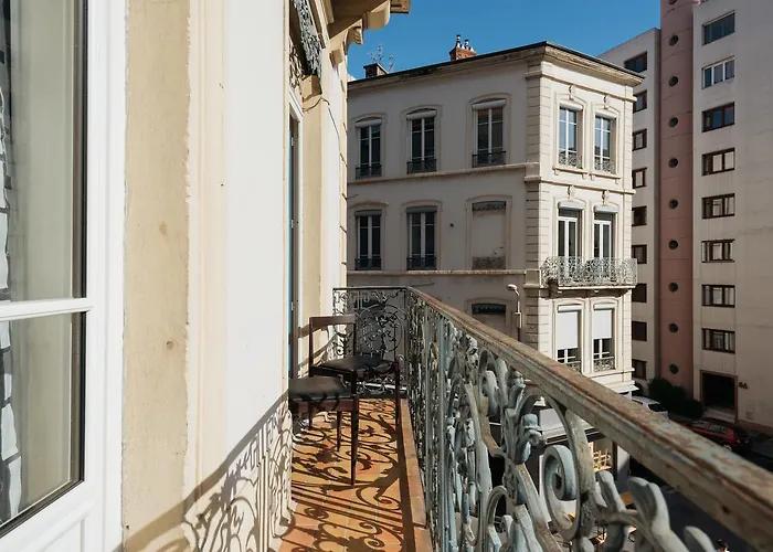 Dify Joli - Place Des Brotteaux